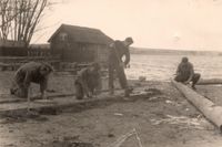 Aufbaustunden am Bootshaus 1953 a