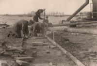 Aufbaustunden am Bootshaus 1953